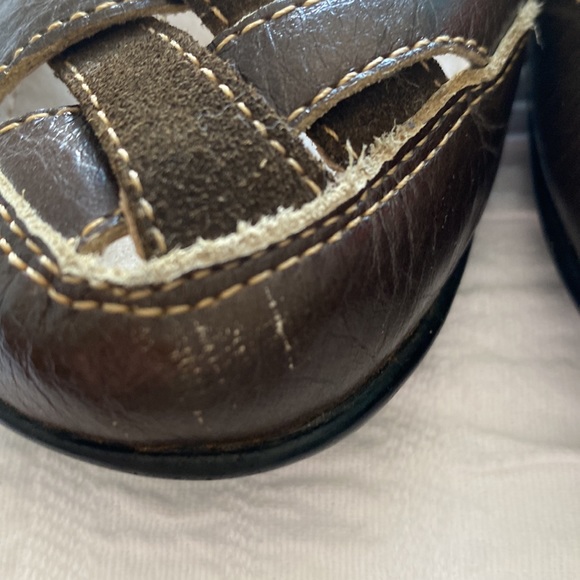 Sun View fisherman style khaki green/brown shoes. Material unknown. Size 35 - Picture 13 of 16